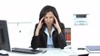 frau mit kopf und nackenschmerzen im büro