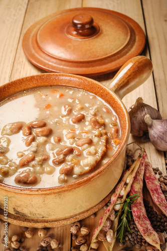 Photo: emmer and barley soup with vegetables - zuppa di legumi emmer and barley soup with vegetables - zuppa di legumi