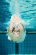 Schwimmer beim Kopfsprung