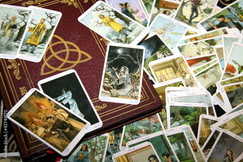 Foto: Buch der Schatten + Tarotkarten (Hexentarot) Buch der Schatten + Tarotkarten (Hexentarot)