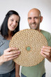 Paar mit Knäckebrot