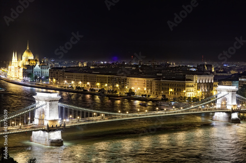 Photo: Budapest - Hungarian parliament and chain bridge. Budapest - Hungarian parliament and chain bridge.