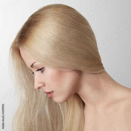 Foto: Beautiful blonde young woman Beautiful blonde young woman