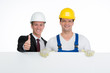 architekt und bauarbeiter mit werbeschild