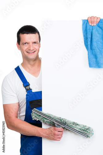 Photo: gebäudereiniger mit werbeschild gebäudereiniger mit werbeschild