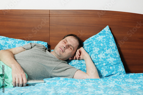 Foto: Sleeping man in bed Sleeping man in bed