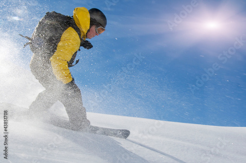 Photo: Snowboarder im Spray Snowboarder im Spray