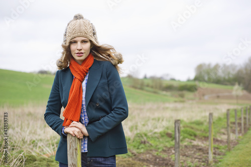 Photo: Portrait of a woman standing in a field Portrait of a woman standing in a field