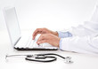 Foto: Doctor working on a laptop Doctor working on a laptop
