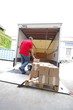 transport logistique - déchargement de camion