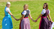 Draußen im Dirndl