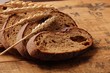 Foto: Brot mit Weizenähren Brot mit Weizenähren