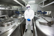 Foto: biotechnology specialist in protective uniform in laboratory biotechnology specialist in protective uniform in laboratory