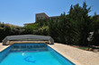Piscine privée et jardin.