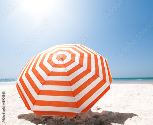 Photo: Gestreifter Sonnenschirm Gestreifter Sonnenschirm