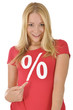 Junge Frau im Sale-Shirt