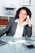 buchhalterin am telefon