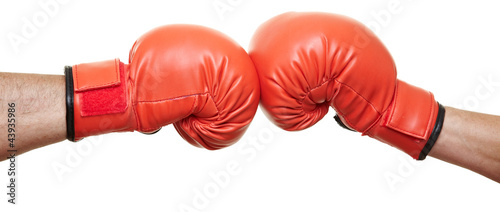 Foto: Zwei Hände in Boxhandschuhen Zwei Hände in Boxhandschuhen