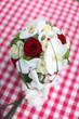Foto: Bouquet de mariée sur nappe à carreaux Bouquet de mariée sur nappe à carreaux