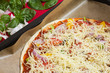 Ungebackene italienische Pizza