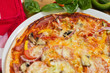 Italienische Pizza mit Basilikum