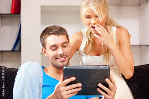 Foto: happy couple with tablet pc computer happy couple with tablet pc computer