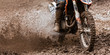 Motocrosser im Dreck