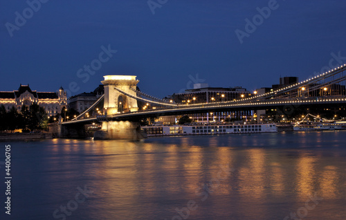 Foto: Chain bridge view at night, Budapest Chain bridge view at night, Budapest