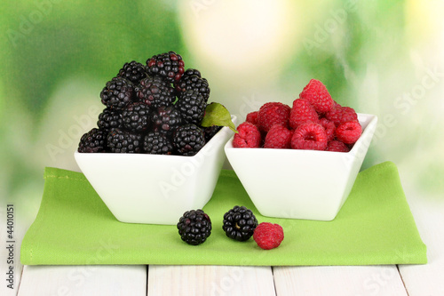 Foto: Ripe raspberries and brambles Ripe raspberries and brambles