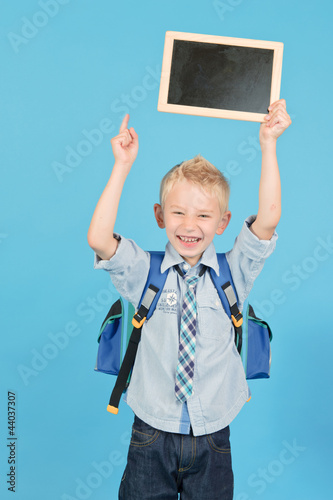 Foto: Schulkind mit Tafel Schulkind mit Tafel
