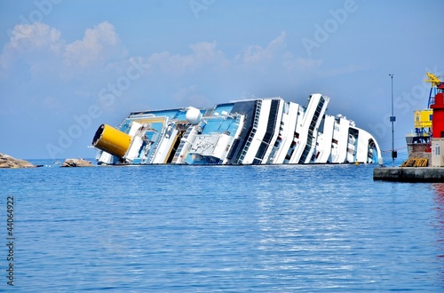 Photo: naufragio concordia isola del giglio toscana naufragio concordia isola del giglio toscana