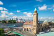 Hamburger Hafen im Sommer