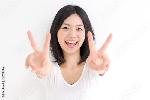 Photo: ピースする女の子 ピースする女の子