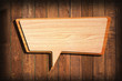 Foto: Retro speech bubbles from splat on wood wall background Retro speech bubbles from splat on wood wall background