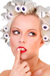 Photo: Blondie mit Haarwicklern Blondie mit Haarwicklern