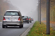 Autos im Nebel