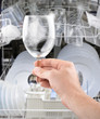 sauberes Glas aus dem Geschirrspüler
