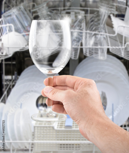 Photo: sauberes Glas aus dem Geschirrspüler sauberes Glas aus dem Geschirrspüler