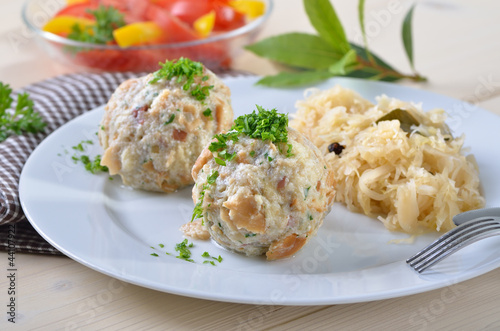 Photo: Südtiroler Speckknödel mit Sauerkraut Südtiroler Speckknödel mit Sauerkraut
