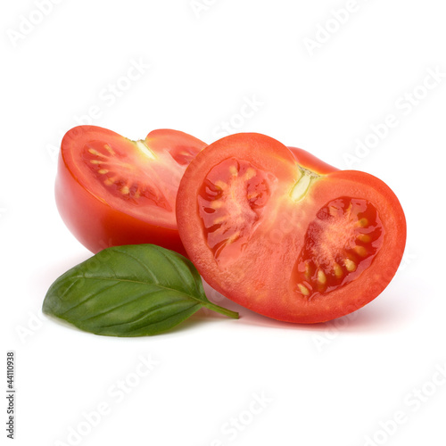 Foto: Tomato and basil leaf Tomato and basil leaf