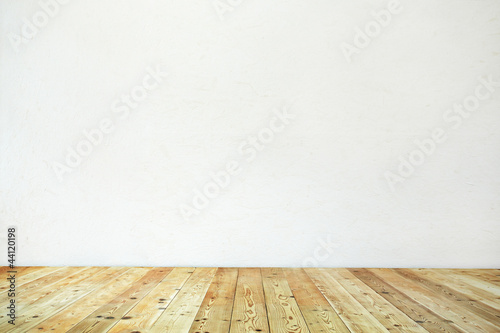Foto: empty room with wooden floor empty room with wooden floor