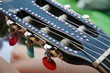 Paletta con strass di una chitarra