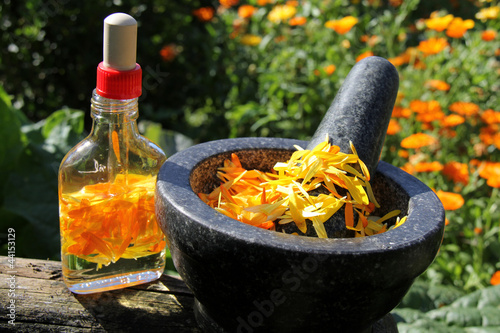 Photo: Ringelblumenblütenöl_Homöopathikum (Naturheilkunde) Ringelblumenblütenöl_Homöopathikum (Naturheilkunde)