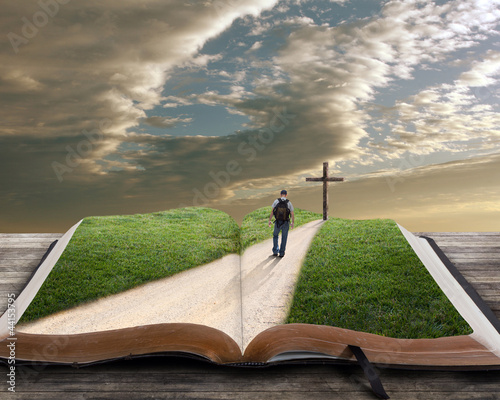 Foto: Open bible with man and cross Open bible with man and cross