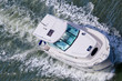 Motorboot auf dem Nord-Ostsee-Kanal bei Kiel