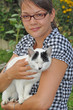 Junge Frau mit Katze