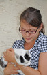 Junge Frau mit Katze