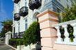 Photo: A colonial style of architecture in Charleston, South Carolina. A colonial style of architecture in Charleston, South Carolina.