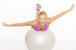 Frau mit Gymastikball