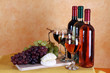 Tris di vino con formaggio e uva